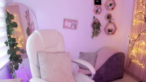 Snapshot of paulinacostello chatting on 10/05/25, 06:28 Estefania online show from 10/05/25, 06:28