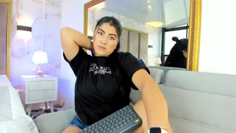 Snapshot of paulinaduarte_ chatting on 12/20/24, 05:29 Paulina online show from 12/20/24, 05:29