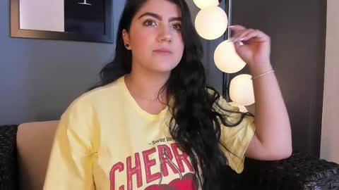 Snapshot of paulinaduarte_ chatting on 02/14/25, 01:29 Paulina online show from 02/14/25, 01:29