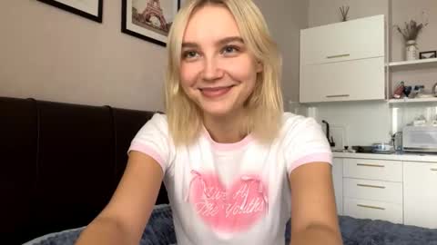 Snapshot of paztumminello chatting on 10/18/25, 11:55 Lola online show from 10/18/25, 11:55