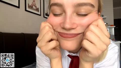 Lola online show from 10/19/25, 12:28