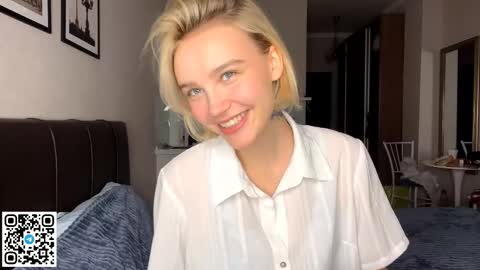 Lola online show from 10/25/25, 02:35