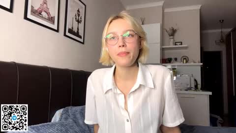 Lola online show from 10/26/25, 02:34