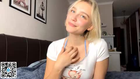 Lola online show from 10/27/25, 02:54