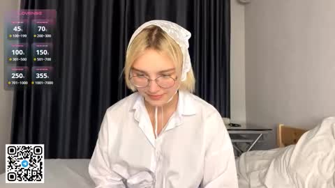 Lola online show from 11/07/25, 05:57