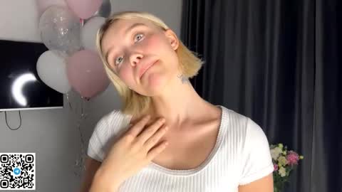 Lola online show from 11/21/25, 03:22