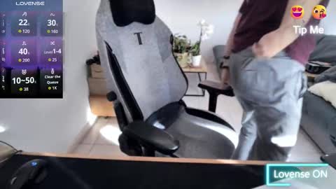 Snapshot of pc92160 chatting on 11/12/25, 09:10 pc92160 online show from 11/12/25, 09:10