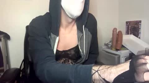 Snapshot of pcola8434 chatting on 10/13/25, 11:43 pcola8434 online show from 10/13/25, 11:43