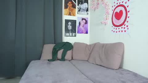 Violetta online show from 02/14/25, 11:42