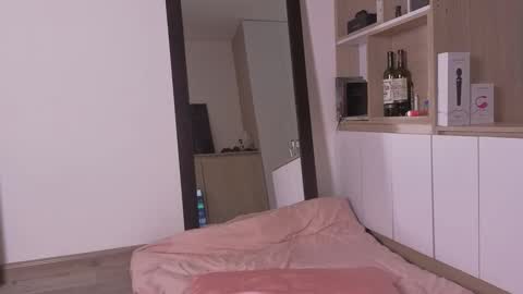 Ema online show from 11/18/25, 02:43