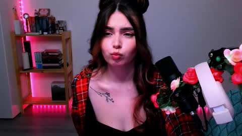 Snapshot of peachybabe__ chatting on 10/24/25, 04:47 Peachy online show from 10/24/25, 04:47