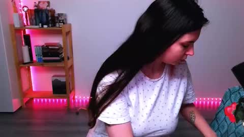 Snapshot of peachybabe__ chatting on 10/27/25, 04:22 Peachy online show from 10/27/25, 04:22