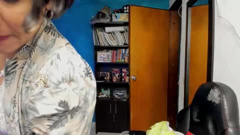 Tangerine Penaut online show from 10/08/25, 11:24