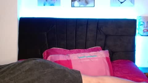 Snapshot of pearlatin chatting on 12/22/24, 01:34 pearlatin online show from 12/22/24, 01:34