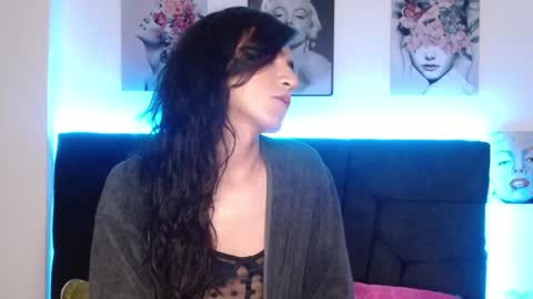 Snapshot of pearlatin chatting on 01/10/25, 01:21 pearlatin online show from 01/10/25, 01:21