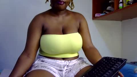 Snapshot of peekyshams chatting on 09/19/25, 06:04 peekyshams online show from 09/19/25, 06:04