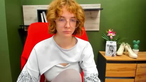 Snapshot of penny_lust chatting on 09/17/25, 06:26 Penny online show from 09/17/25, 06:26