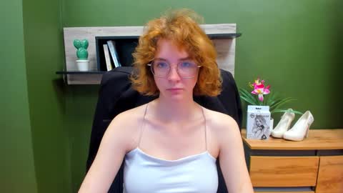 Snapshot of penny_lust chatting on 09/18/25, 06:26 Penny online show from 09/18/25, 06:26