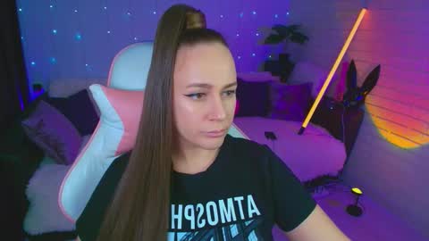 Dia  online show from 10/21/25, 07:25