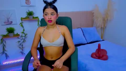 Snapshot of pequitasmedusa9 chatting on 10/17/25, 06:32 pequitasmedusa9 online show from 10/17/25, 06:32