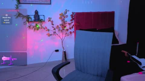 Snapshot of pequitasmedusa9 chatting on 11/30/25, 03:32 pequitasmedusa9 online show from 11/30/25, 03:32