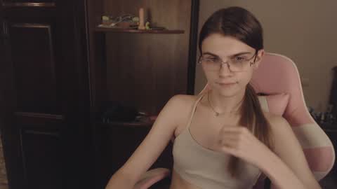Snapshot of peralez_f chatting on 01/11/25, 05:20 Farida online show from 01/11/25, 05:20