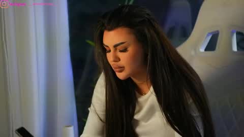 Dee online show from 12/17/24, 08:34