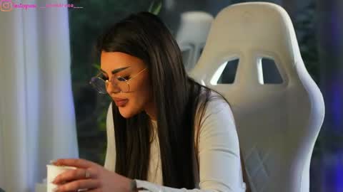 Dee online show from 12/23/24, 09:38