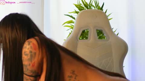 Dee online show from 02/22/25, 09:34