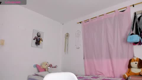 Snapshot of perla_kathy chatting on 01/17/25, 05:11 Dulce maria online show from 01/17/25, 05:11