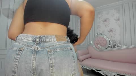 Snapshot of perla_milf4u chatting on 01/16/25, 09:19 PERLA online show from 01/16/25, 09:19
