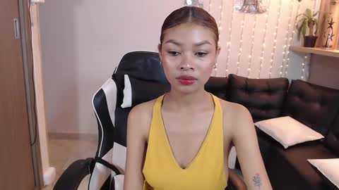 Snapshot of perla_st chatting on 02/17/25, 12:05 Perla online show from 02/17/25, 12:05
