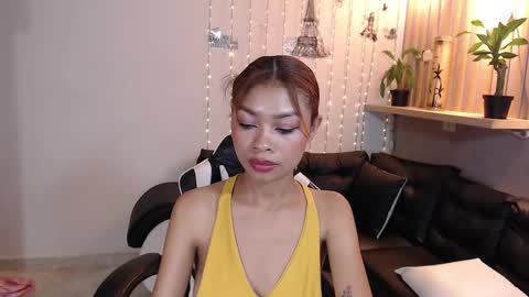 Snapshot of perla_st chatting on 02/21/25, 04:16 Perla online show from 02/21/25, 04:16