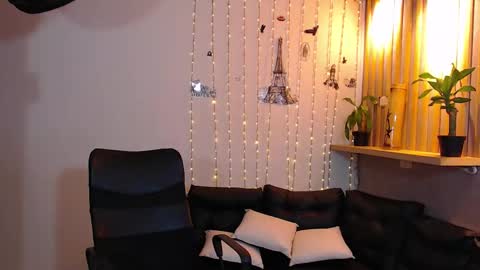 Snapshot of perla_st chatting on 02/26/25, 05:39 Perla online show from 02/26/25, 05:39