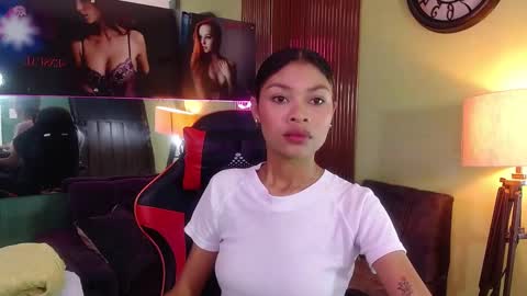 Snapshot of perla_st chatting on 09/15/25, 08:31 Perla online show from 09/15/25, 08:31