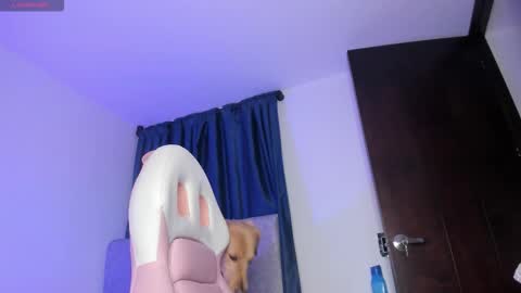 Snapshot of perlaa7 chatting on 10/28/25, 01:20 Perla online show from 10/28/25, 01:20