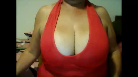 Snapshot of perlita070822 chatting on 01/19/25, 04:44 perlita070822 online show from 01/19/25, 04:44