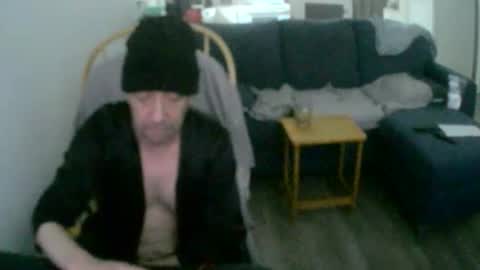 Snapshot of perver696969 chatting on 01/25/25, 07:18 sex adicted online show from 01/25/25, 07:18