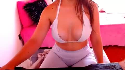 Snapshot of perverthotgirl chatting on 01/31/25, 08:33 linda online show from 01/31/25, 08:33