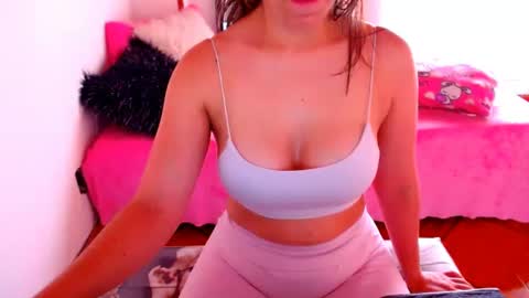 Snapshot of perverthotgirl chatting on 02/05/25, 09:18 linda online show from 02/05/25, 09:18