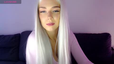 Snapshot of pervyblonde chatting on 12/18/24, 12:07 Isabella online show from 12/18/24, 12:07