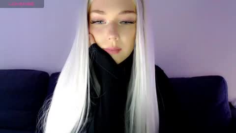 Snapshot of pervyblonde chatting on 01/04/25, 09:00 Isabella online show from 01/04/25, 09:00