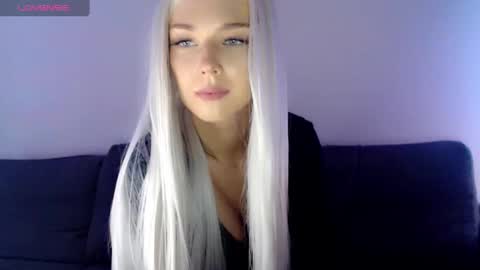 Snapshot of pervyblonde chatting on 02/03/25, 12:47 Isabella online show from 02/03/25, 12:47