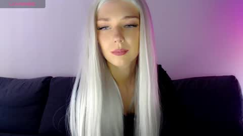 Snapshot of pervyblonde chatting on 02/18/25, 12:06 Isabella online show from 02/18/25, 12:06