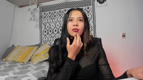 Snapshot of petalsrose_ chatting on 01/28/25, 12:15 Rose online show from 01/28/25, 12:15