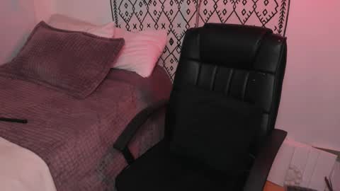 Snapshot of petalsrose_ chatting on 03/07/25, 04:22 Rose online show from 03/07/25, 04:22