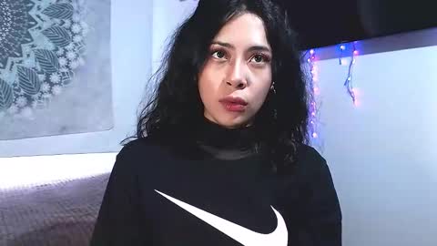 Snapshot of petalsrose_ chatting on 11/20/25, 06:29 Rose online show from 11/20/25, 06:29