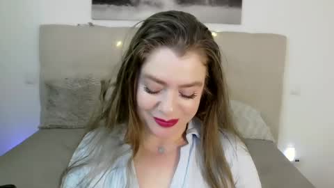 Snapshot of petersemily chatting on 12/02/24, 01:14 Peters Emily online show from 12/02/24, 01:14