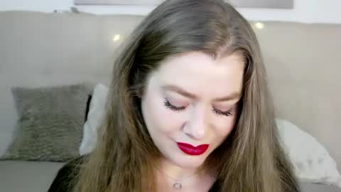 Snapshot of petersemily chatting on 12/12/24, 04:21 Peters Emily online show from 12/12/24, 04:21