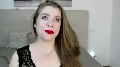 Snapshot of petersemily chatting on 01/12/25, 06:05 Peters Emily online show from 01/12/25, 06:05